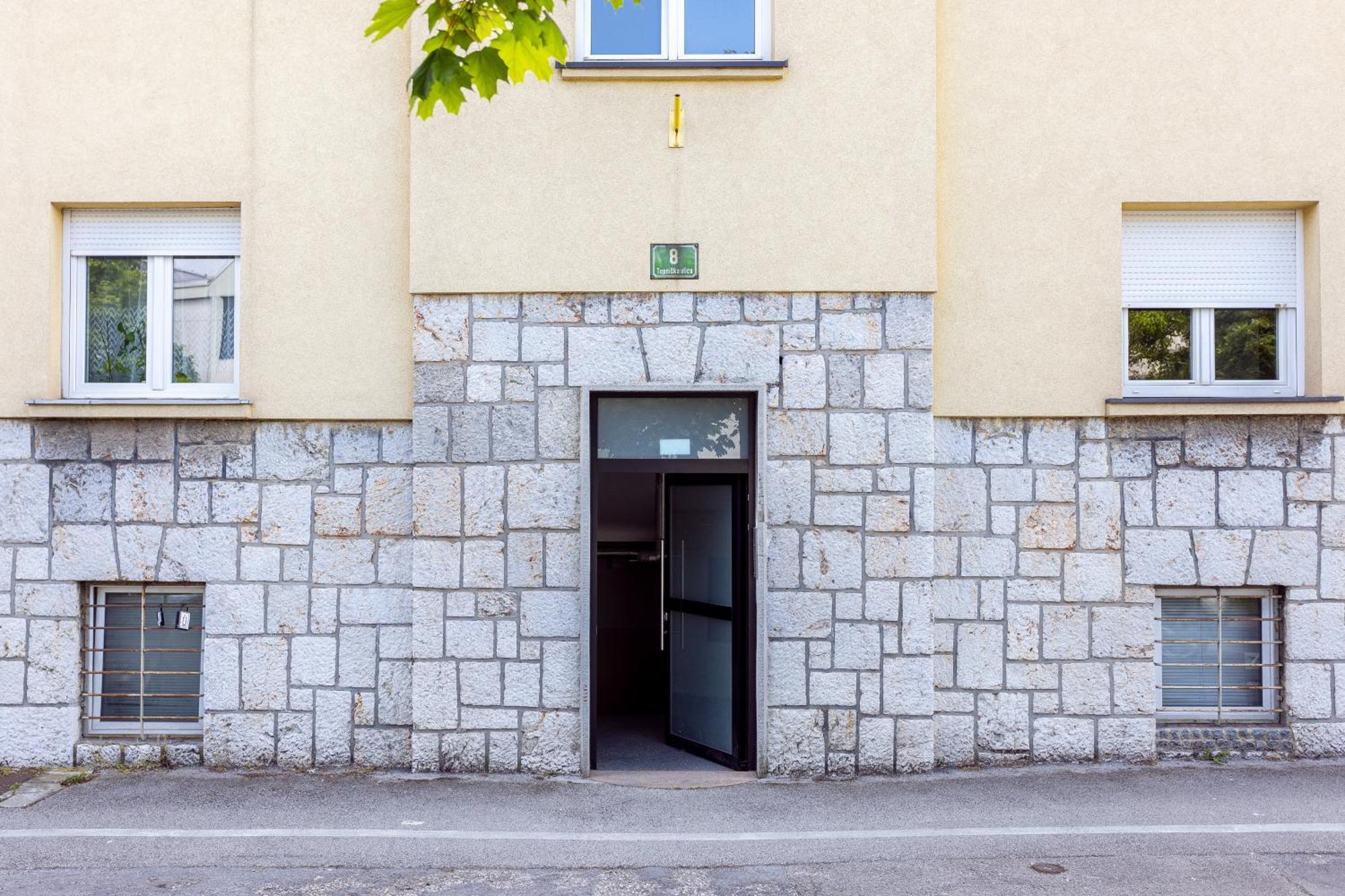 Large Two Bedroom Family App - Free Parking Любляна Экстерьер фото
